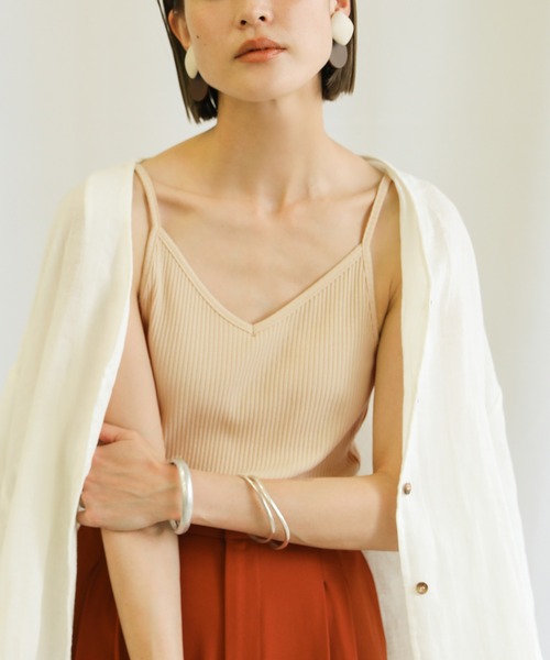 select MOCA（セレクトモカ）の「2021 SS バックラウンドリブキャミソール（キャミソール・レディース・ホワイト/ブラック/ベージュ/サックスブルー/モスグリーン・FREE）」の4枚目の写真