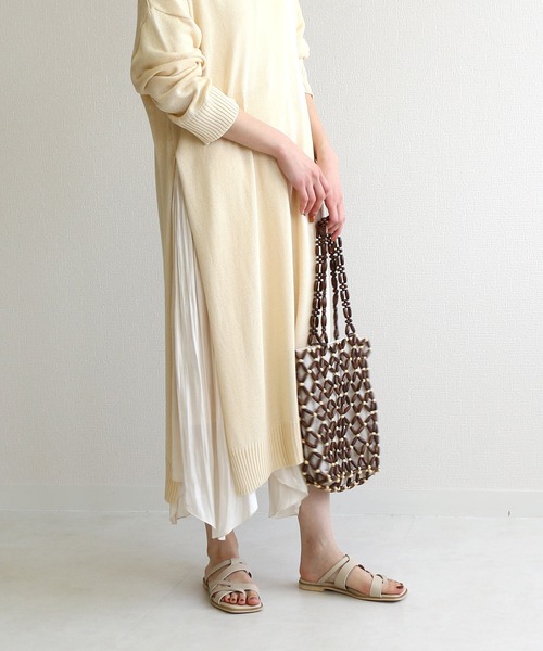 AmiAmi(アミアミ)の「メニーストラップフラットサンダル(サンダル・レディース・ブラック/ブラウン/グレイッシュベージュ/アイボリー/パイソン・L/LL/M/S)」の13枚目の写真