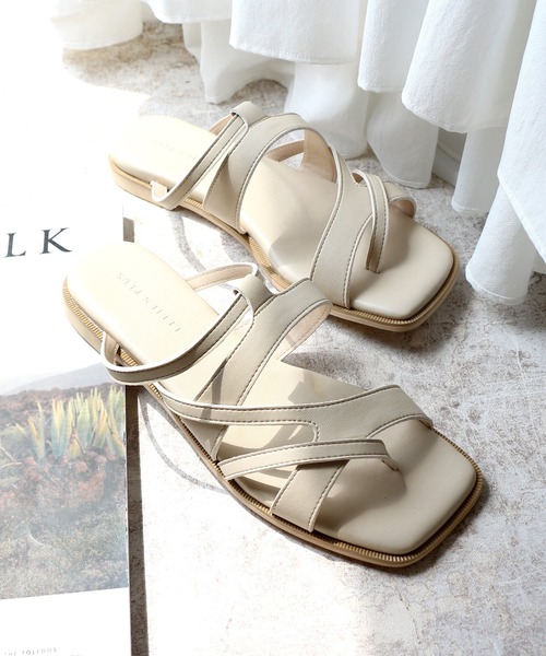 AmiAmi(アミアミ)の「メニーストラップフラットサンダル(サンダル・レディース・ブラック/ブラウン/グレイッシュベージュ/アイボリー/パイソン・L/LL/M/S)」の16枚目の写真