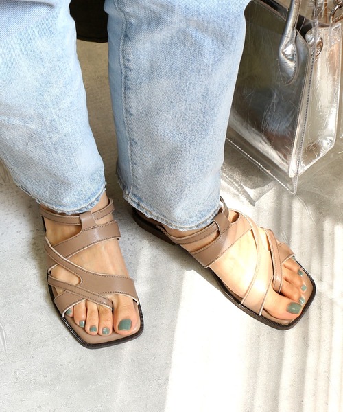 AmiAmi(アミアミ)の「メニーストラップフラットサンダル(サンダル・レディース・ブラック/ブラウン/グレイッシュベージュ/アイボリー/パイソン・L/LL/M/S)」の19枚目の写真