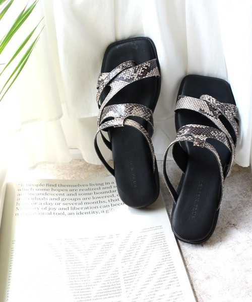 AmiAmi(アミアミ)の「メニーストラップフラットサンダル(サンダル・レディース・ブラック/ブラウン/グレイッシュベージュ/アイボリー/パイソン・L/LL/M/S)」の21枚目の写真