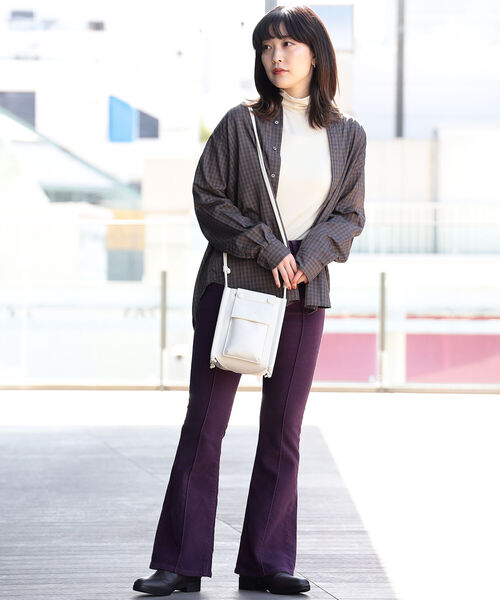 Ray BEAMS（レイビームス）の「RED CARD TOKYO × Ray BEAMS / 別注 Grape Brushed デニムパンツ（デニムパンツ・レディース・パープル/ネイビー・23/24/25/26/22）」の10枚目の写真