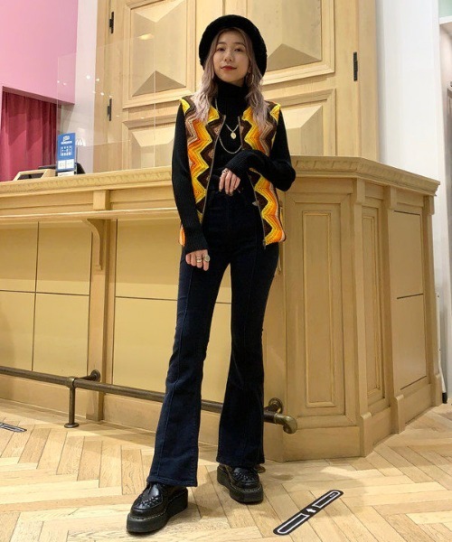 Ray BEAMS（レイビームス）の「RED CARD TOKYO × Ray BEAMS / 別注 Grape Brushed デニムパンツ（デニムパンツ・レディース・パープル/ネイビー・23/24/25/26/22）」の13枚目の写真