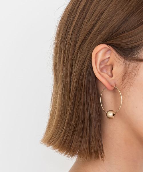 UNE MANSION（ユヌマンション）の「リングボールピアス（ピアス（両耳用）・レディース・シルバー/ゴールド・ONE SIZE）」の6枚目の写真