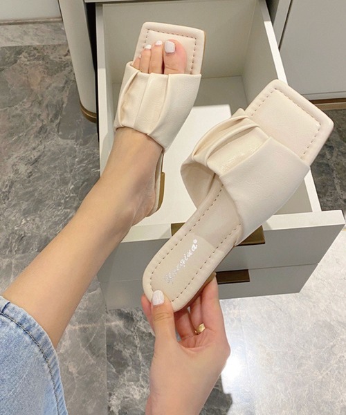 meJane(ミージェーン)の「シャーリングタックデザインスクエアフラットサンダル【ZOZOTOWN限定】(サンダル・レディース・ブラック/オフホワイト・S/M/L)」の7枚目の写真