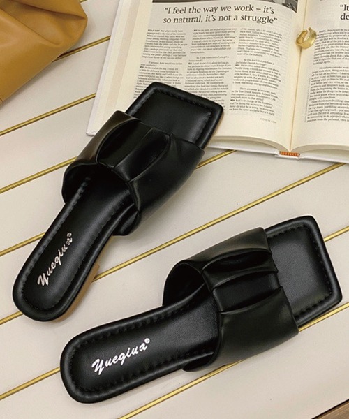 meJane(ミージェーン)の「シャーリングタックデザインスクエアフラットサンダル【ZOZOTOWN限定】(サンダル・レディース・ブラック/オフホワイト・S/M/L)」の8枚目の写真