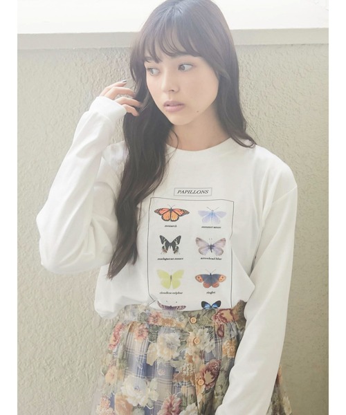 merry jenny（メリージェニー）の「PAPILLONS long Tee（Tシャツ/カットソー・レディース・オフホワイト/ベージュ/カーキ・FREE）」の2枚目の写真