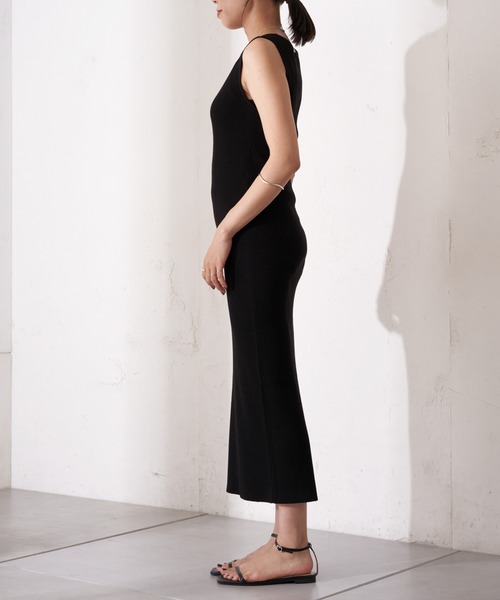 ▶新品未使用 / Loungedress リブノースリーブワンピース LOUNGEDRESS（ラウンジドレス）の「ノースリリブワンピース
