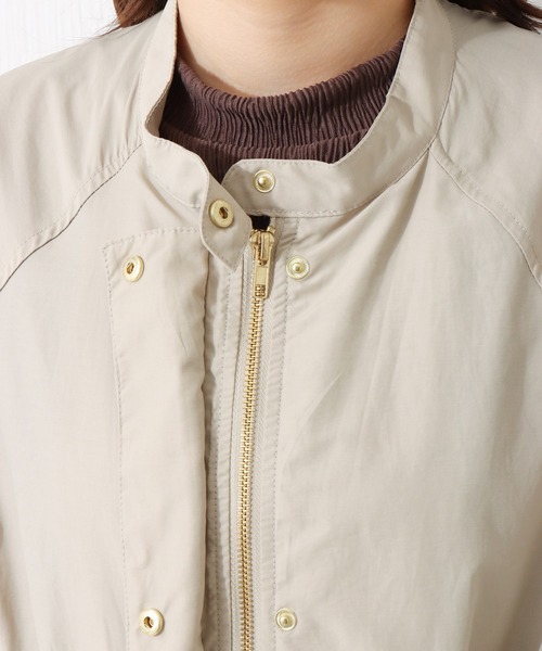 libelle more（リベル モア）の「撥水加工 スタンドカラーロングコート（マウンテンパーカー・レディース・ネイビー/カーキ/モカ/ブラック/グレイッシュベージュ・M/L）」の21枚目の写真