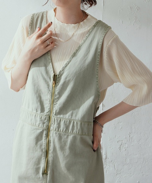 DISCOAT（ディスコート）の「ランダムプリーツハイネック5分袖プルオーバー（Tシャツ/カットソー・レディース・ブラック/ホワイト系その他/ブルー系その他・FREE）」の2枚目の写真