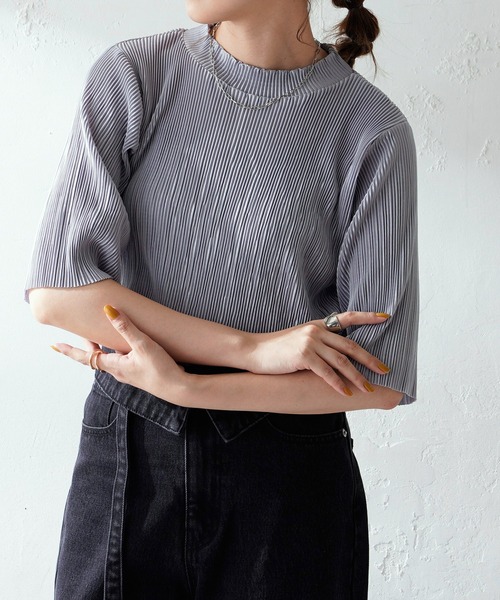 DISCOAT（ディスコート）の「ランダムプリーツハイネック5分袖プルオーバー（Tシャツ/カットソー・レディース・ブラック/ホワイト系その他/ブルー系その他・FREE）」の3枚目の写真