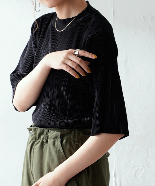 DISCOAT（ディスコート）の「ランダムプリーツハイネック5分袖プルオーバー（Tシャツ/カットソー・レディース・ブラック/ホワイト系その他/ブルー系その他・FREE）」の18枚目の写真