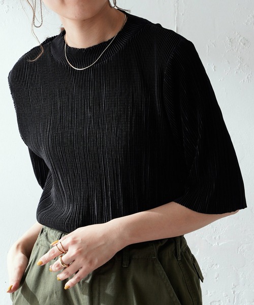 DISCOAT（ディスコート）の「ランダムプリーツハイネック5分袖プルオーバー（Tシャツ/カットソー・レディース・ブラック/ホワイト系その他/ブルー系その他・FREE）」の17枚目の写真