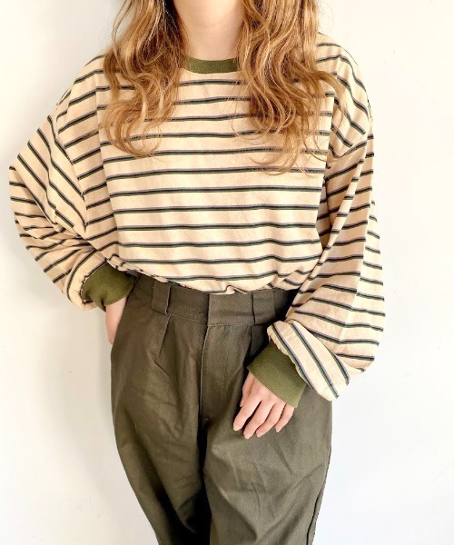 nemne store(ネンネストア)の「ミルフィーユを作るマルチボーダーロンT(Tシャツ/カットソー・レディース・カーキ/グリーン/グレー系/ブラウン系・フリー)」の3枚目の写真