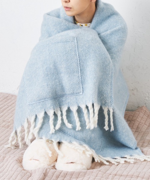 BIRTHDAY BAR(バースデイバー)の「ボリューム ポケットショール(ストール/ショール・レディース・グレー/ブルー・フリー)」の2枚目の写真