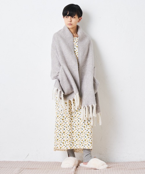 BIRTHDAY BAR(バースデイバー)の「ボリューム ポケットショール(ストール/ショール・レディース・グレー/ブルー・フリー)」の4枚目の写真