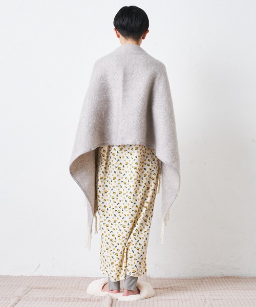 BIRTHDAY BAR(バースデイバー)の「ボリューム ポケットショール(ストール/ショール・レディース・グレー/ブルー・フリー)」の7枚目の写真