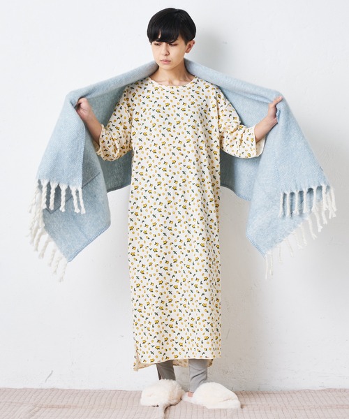 BIRTHDAY BAR(バースデイバー)の「ボリューム ポケットショール(ストール/ショール・レディース・グレー/ブルー・フリー)」の10枚目の写真