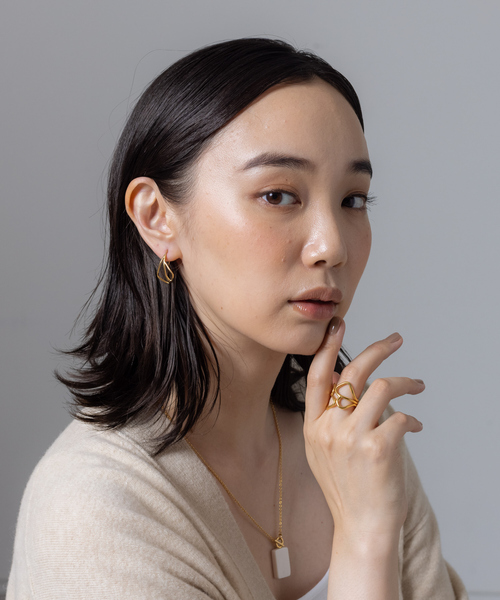 SOKO（ソコ）の「【SOKO/ソコ】WARIDI THREADER ピアス（ピアス（両耳用）・レディース・ゴールド・フリー）」の2枚目の写真