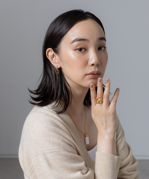 SOKO（ソコ）の「【SOKO/ソコ】WARIDI THREADER ピアス（ピアス（両耳用）・レディース・ゴールド・フリー）」の3枚目の写真