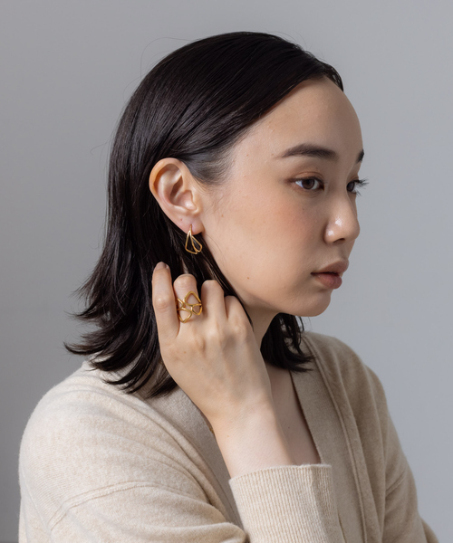 SOKO（ソコ）の「【SOKO/ソコ】WARIDI THREADER ピアス（ピアス（両耳用）・レディース・ゴールド・フリー）」の4枚目の写真