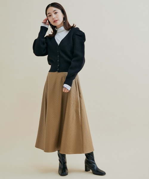 VIS（ビス）の「フェミニンスタイルが決まるシルエット！ ヴィーガンレザーパンチングフレアースカート（スカート・レディース・ブラック/ブラウン系その他2・S/M）」の17枚目の写真