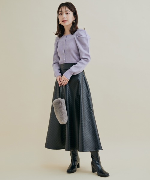 VIS（ビス）の「フェミニンスタイルが決まるシルエット！ ヴィーガンレザーパンチングフレアースカート（スカート・レディース・ブラック/ブラウン系その他2・S/M）」の9枚目の写真