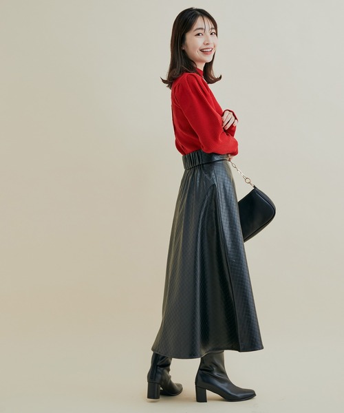 VIS（ビス）の「フェミニンスタイルが決まるシルエット！ ヴィーガンレザーパンチングフレアースカート（スカート・レディース・ブラック/ブラウン系その他2・S/M）」の3枚目の写真