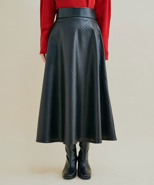 VIS（ビス）の「フェミニンスタイルが決まるシルエット！ ヴィーガンレザーパンチングフレアースカート（スカート・レディース・ブラック/ブラウン系その他2・S/M）」の18枚目の写真