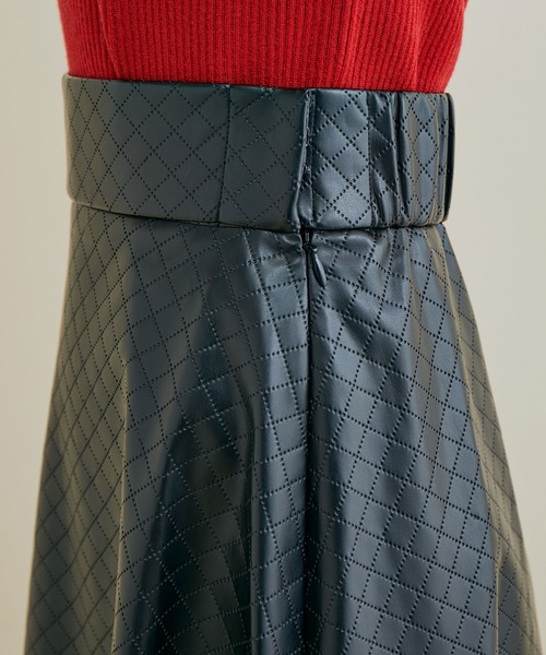 VIS（ビス）の「フェミニンスタイルが決まるシルエット！ ヴィーガンレザーパンチングフレアースカート（スカート・レディース・ブラック/ブラウン系その他2・S/M）」の10枚目の写真