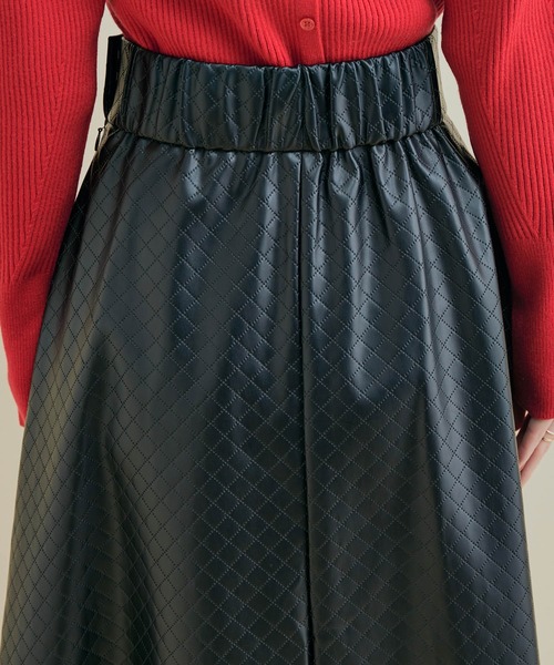 VIS（ビス）の「フェミニンスタイルが決まるシルエット！ ヴィーガンレザーパンチングフレアースカート（スカート・レディース・ブラック/ブラウン系その他2・S/M）」の16枚目の写真