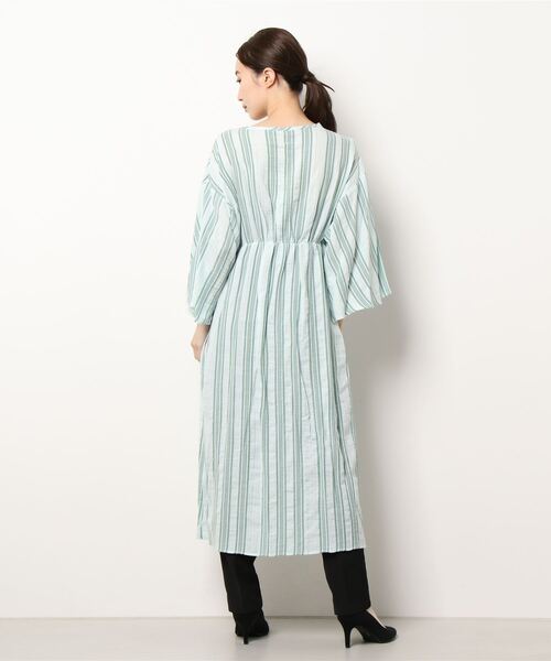 Q（キュー）の「へリンボンストライプガウンワンピース（シャツワンピース・レディース・ブラック系その他/グリーン系その他・MEDIUM）」の3枚目の写真