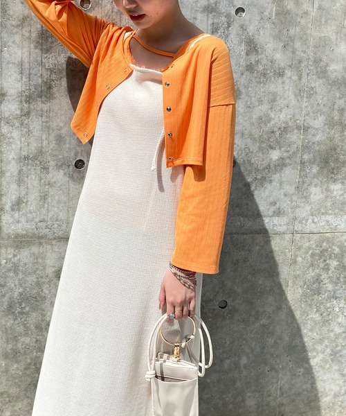 natural couture（ナチュラルクチュール）の「WEB限定/旬のカラーリングが魅力 細リブショート丈カーディガン+デザインタンクセット（カーディガン/ボレロ・レディース・オフホワイト/グレー/ピンク/オレンジ・FREE）」の13枚目の写真