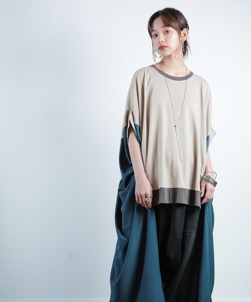 osharewalker（オシャレウォーカー）の「【廃盤】『異素材ドッキング変形デザインカットソー』（Tシャツ/カットソー・レディース・グレイッシュベージュ/ブラック・FREE）」の3枚目の写真