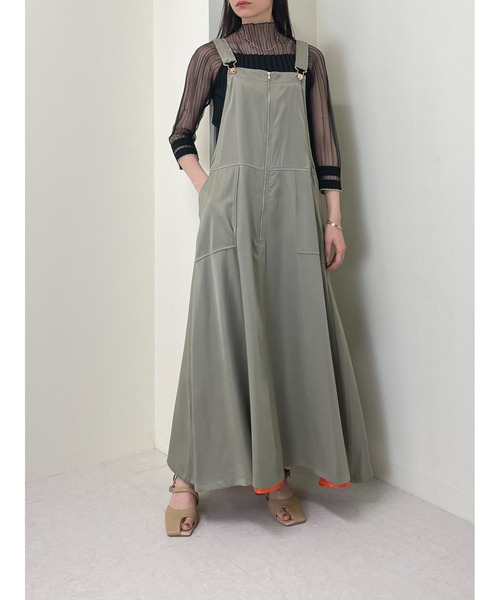 TEVALT（ヴァレット）の「裏配色サロペットワンピース（ワンピース・レディース・ブラック/ベージュ/カーキ・38）」の3枚目の写真