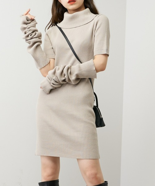 Chico（チコ）の「【2022AW】アームウォーマータートルミニニットワンピース（ワンピース・レディース・ブラック/グレー/グレイッシュベージュ/グリーン・FREE）」の3枚目の写真