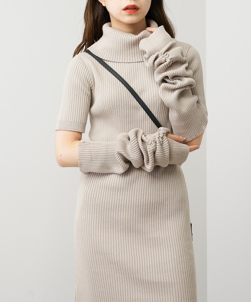 Chico（チコ）の「【2022AW】アームウォーマータートルミニニットワンピース（ワンピース・レディース・ブラック/グレー/グレイッシュベージュ/グリーン・FREE）」の14枚目の写真