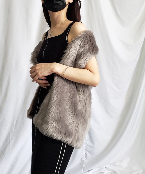 me+em select(ミームセレクト)の「※※【 新色追加 】ボリュームフェイクファーベスト(ベスト・レディース・モカ/グレイッシュベージュ/チャコールグレー/ブラウン系その他・MEDIUM)」の9枚目の写真