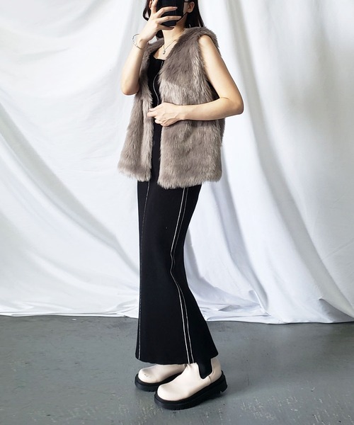 me+em select(ミームセレクト)の「※※【 新色追加 】ボリュームフェイクファーベスト(ベスト・レディース・モカ/グレイッシュベージュ/チャコールグレー/ブラウン系その他・MEDIUM)」の10枚目の写真