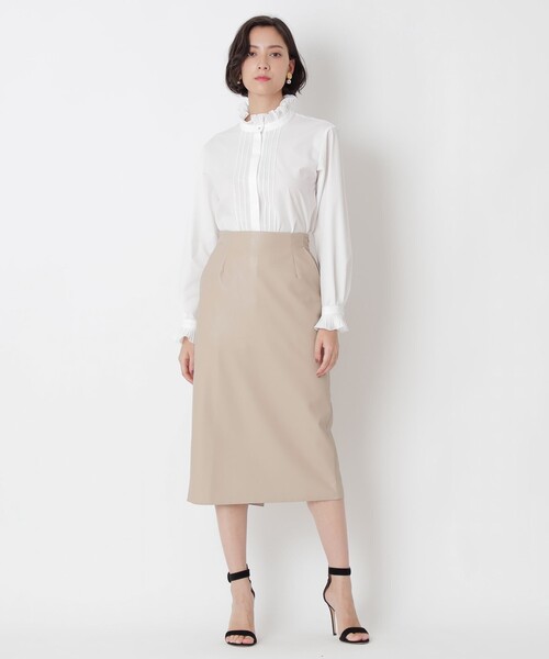 EPOCA（エポカ）の「ストレッチライトタフタ フリルカラーブラウス
