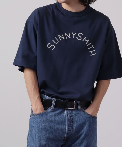 Sunny Smith(サニースミス)の「Sunnysmith へビーオンス Cool Smith Standard Arch Logo 半袖Tシャツ(Tシャツ/カットソー・メンズ・ホワイト/ネイビー/レッド/オフホワイト/グリーン/チャコール・M/L)」の1枚目の写真