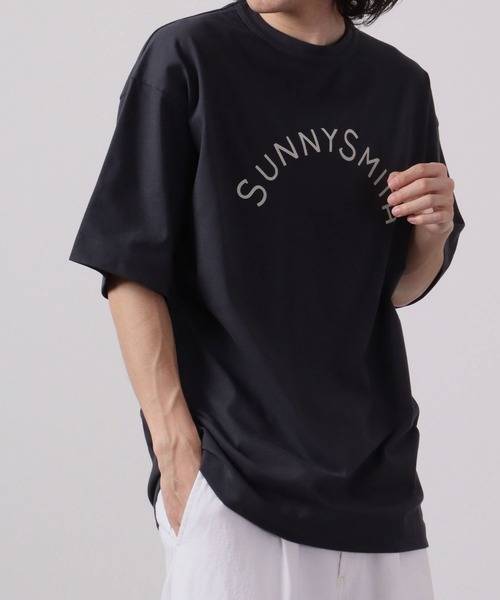 Sunny Smith(サニースミス)の「Sunnysmith へビーオンス Cool Smith Standard Arch Logo 半袖Tシャツ(Tシャツ/カットソー・メンズ・ホワイト/ネイビー/レッド/オフホワイト/グリーン/チャコール・M/L)」の4枚目の写真