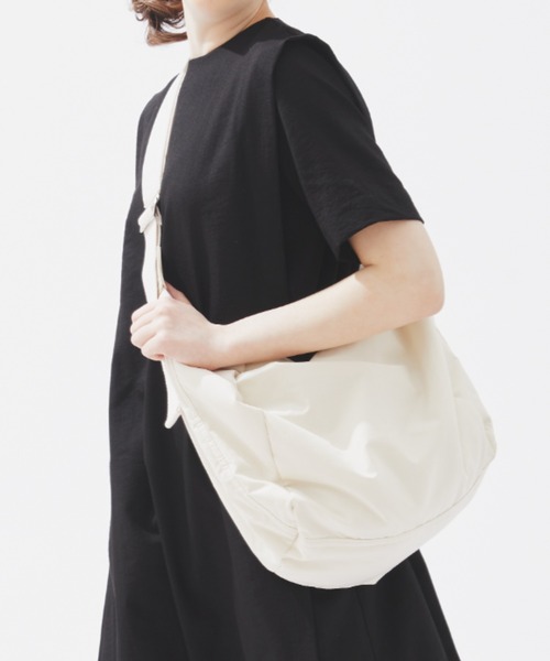 EDIT Gris（エディットグリ）の「【A4サイズ収納可能】ナイロンショルダーバッグ（ショルダーバッグ・レディース・ブラック/ホワイト/グリーン・FREE）」の10枚目の写真