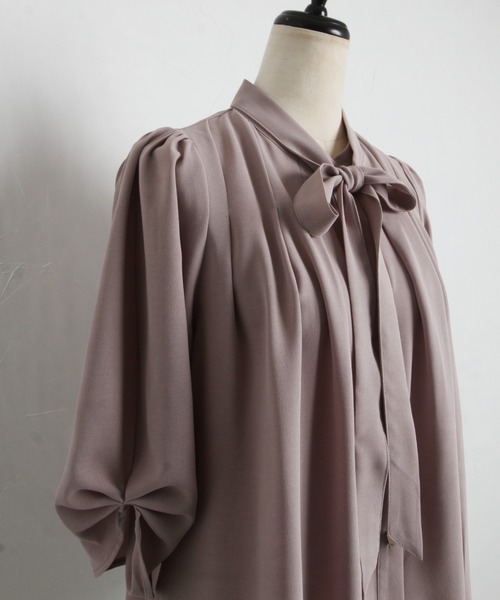 tocco closet(トッコ クローゼット)の「【ZOZO限定】2WAYボウタイリボン付きバー釦タックブラウス(シャツ/ブラウス・レディース・ブラック/ライトベージュ/オフホワイト・M)」の7枚目の写真