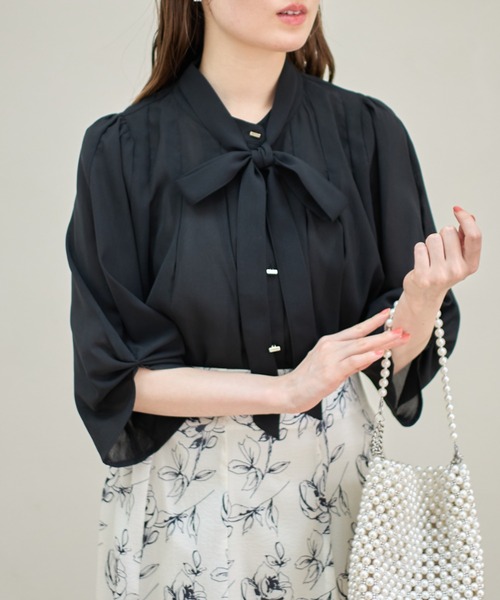 tocco closet(トッコ クローゼット)の「【ZOZO限定】2WAYボウタイリボン付きバー釦タックブラウス(シャツ/ブラウス・レディース・ブラック/ライトベージュ/オフホワイト・M)」の5枚目の写真