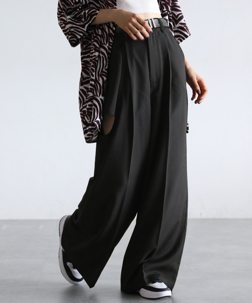 PAGEBOY（ページボーイ）の「カットアウトワイドパンツ（その他パンツ・レディース・チャコールグレー/ブラック・FREE）」の3枚目の写真