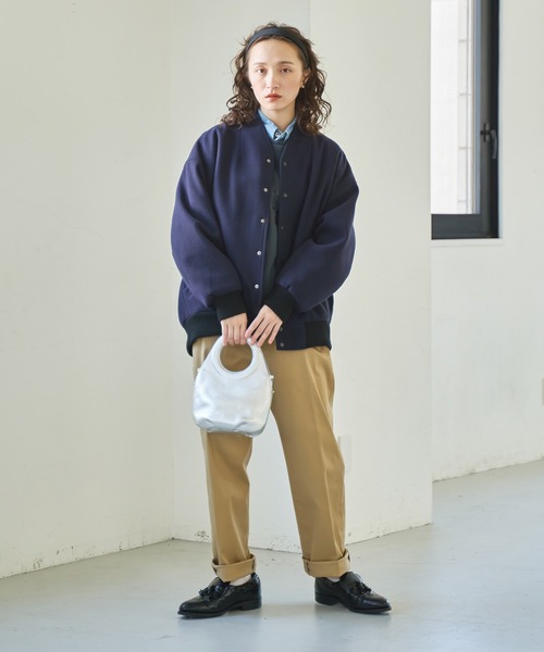 kha:ki（カーキ）の「「KHA:KI / カーキ」COLLARLESS VARSITY JACKET（スタジャン・レディース・アイボリー/ネイビー/オリーブ/ブラウン系その他・2/1）」の15枚目の写真