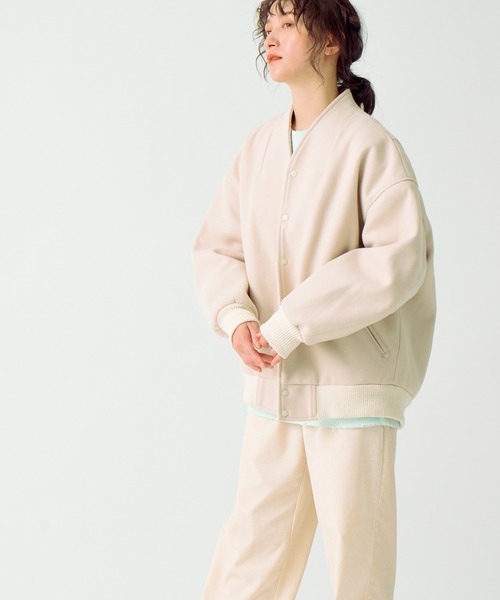 kha:ki（カーキ）の「「KHA:KI / カーキ」COLLARLESS VARSITY JACKET（スタジャン・レディース・アイボリー/ネイビー/オリーブ/ブラウン系その他・2/1）」の22枚目の写真
