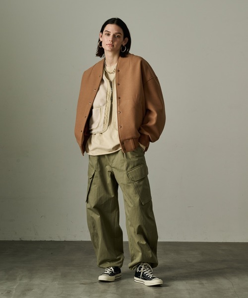 kha:ki（カーキ）の「「KHA:KI / カーキ」COLLARLESS VARSITY JACKET（スタジャン・レディース・アイボリー/ネイビー/オリーブ/ブラウン系その他・2/1）」の5枚目の写真