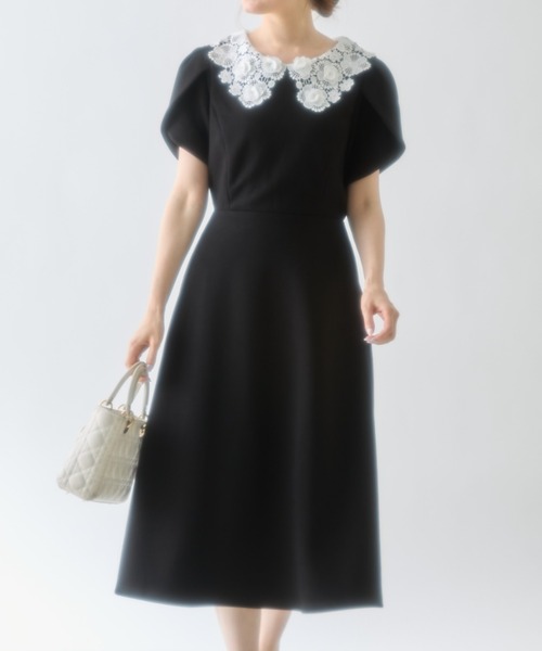 tocco closet(トッコ クローゼット)の「立体フラワーレース襟付きチューリップスリーブワンピース(ワンピース・レディース・ブラック/ネイビー・M)」の2枚目の写真